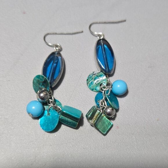 Vintage blue bead earrings - Picture 1 of 5